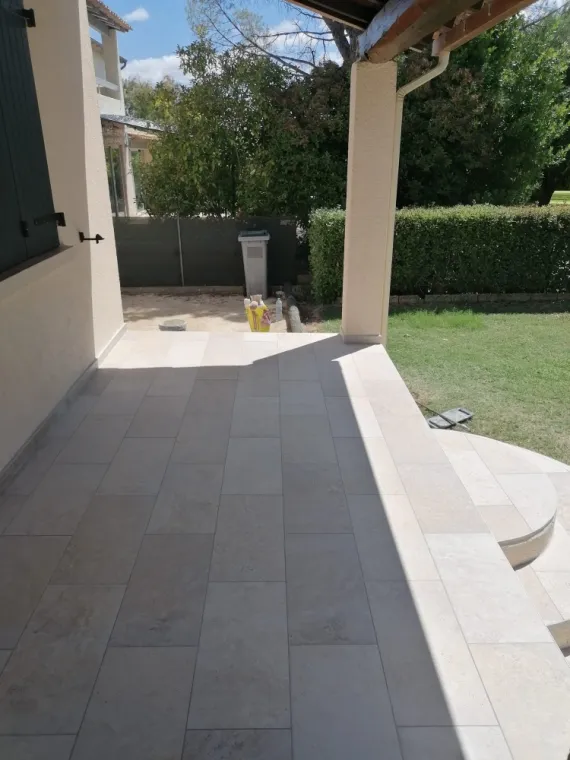 Terrasse en carrelage , Nîmes, Antho Carreaux