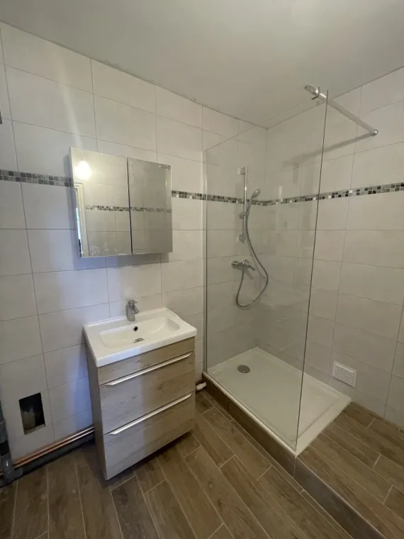 Pose de faïence de salle de bain, Nîmes, Antho Carreaux