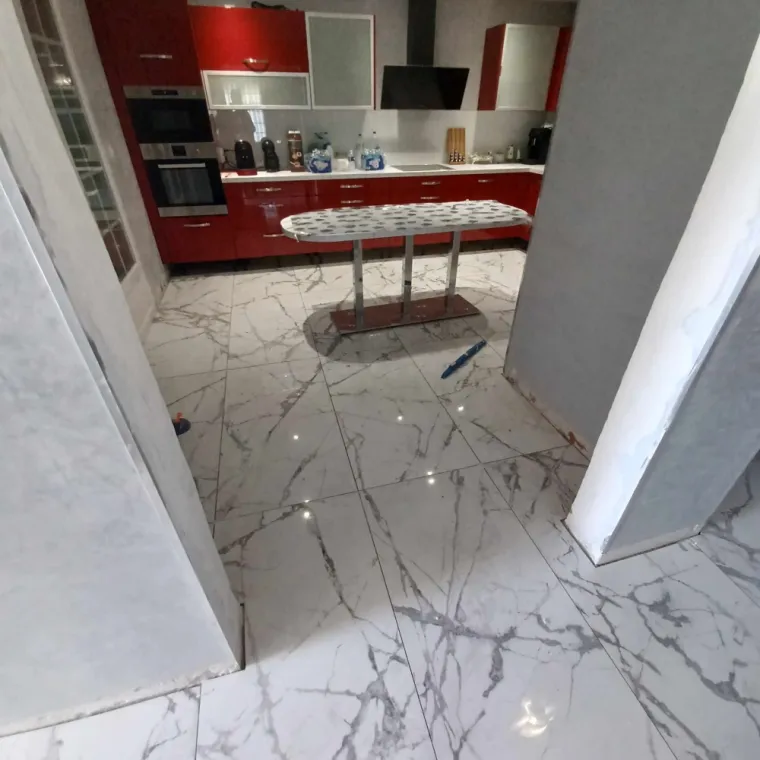 Cuisine avec le nouveau carrelage