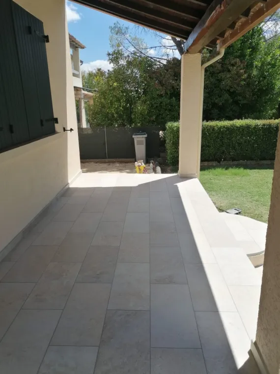 Fin du chantier de rénovation de la terrasse de Calvisson, Nîmes, Antho Carreaux