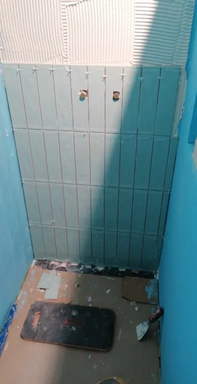 Rénovation du carrelage dans une salle de bain et douche à l'italienne à Aubord, Nîmes, Antho Carreaux