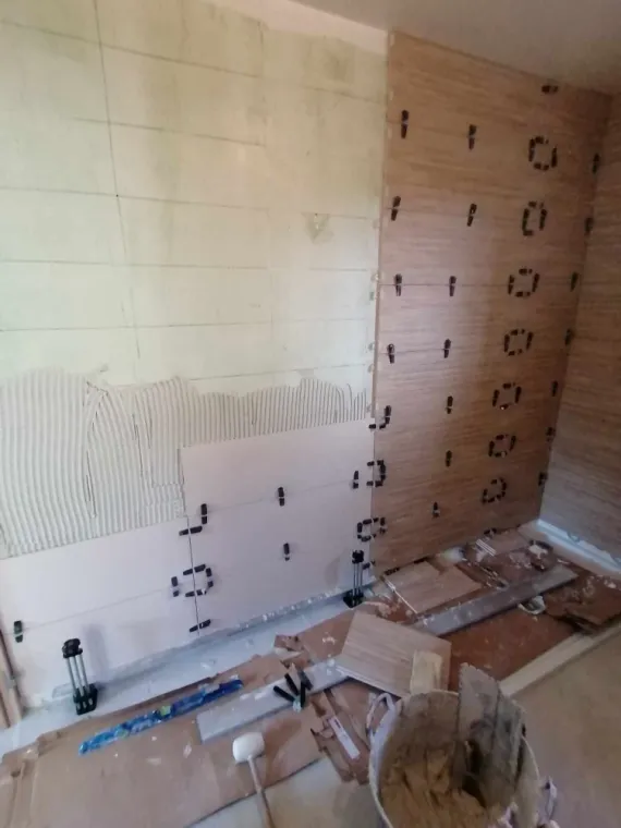 Artisan pour poser de la faïence dans une salle de bain à Calvisson, Nîmes, Antho Carreaux