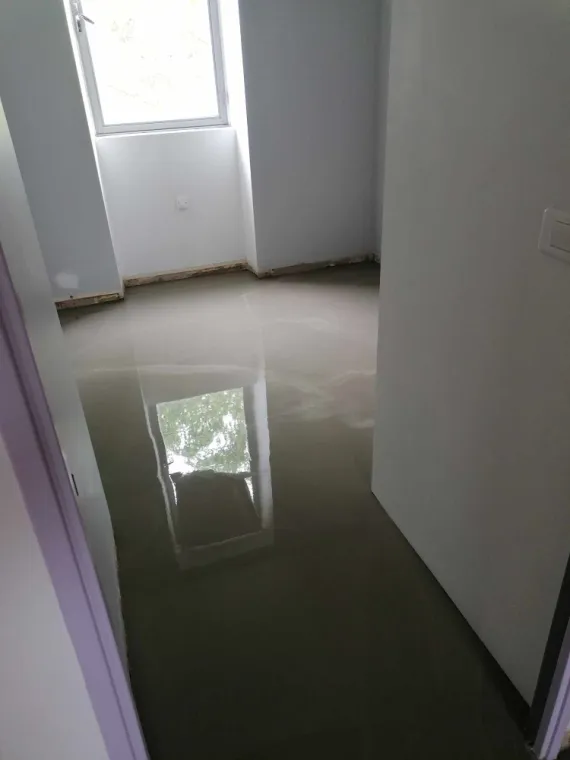 Ragréage dans une maison pour pose de parquet à Nîmes, Nîmes, Antho Carreaux