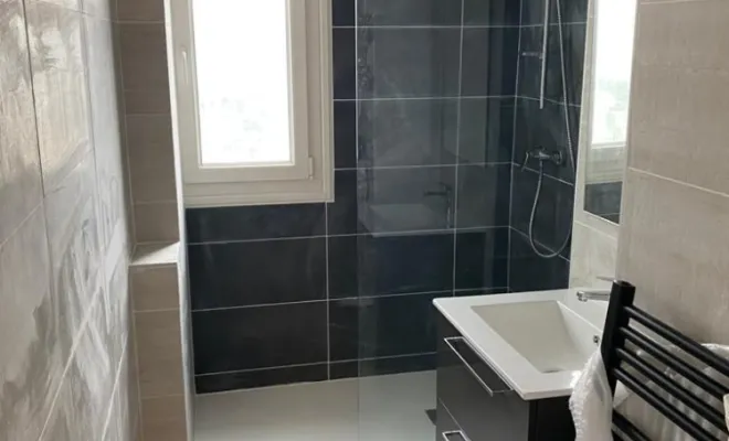 Pose de carrelage dans une salle de bain à Alès, Nîmes, Antho Carreaux