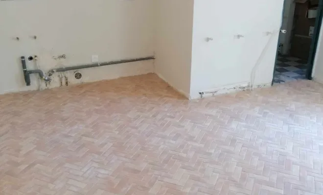 Pose de carrelage travertin et chevron à Nîmes, Nîmes, Antho Carreaux