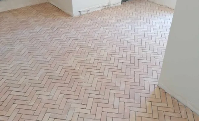 Pose de carrelage travertin et chevron à Nîmes, Nîmes, Antho Carreaux