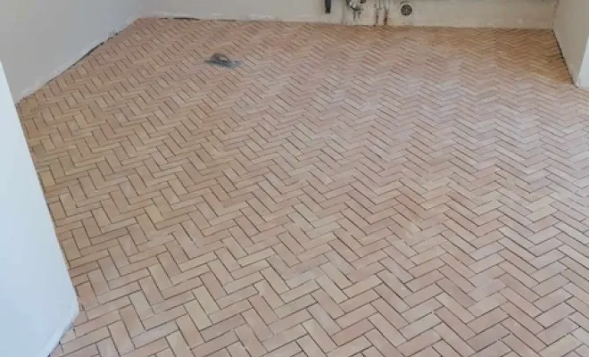 Pose de carrelage travertin et chevron à Nîmes, Nîmes, Antho Carreaux