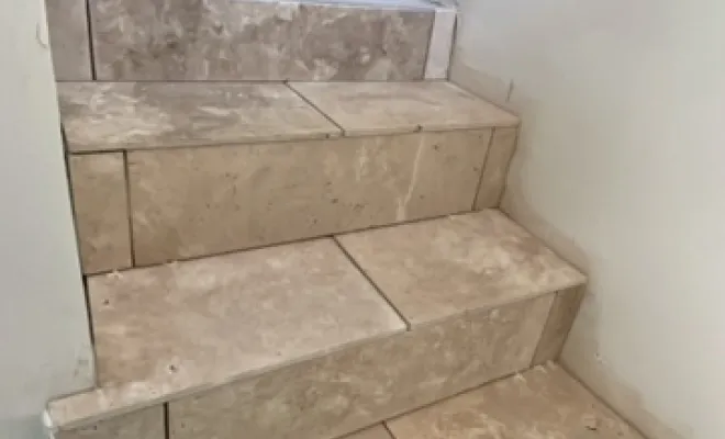 Pose de carrelage travertin et pose en chevron à Nîmes, Nîmes, Antho Carreaux