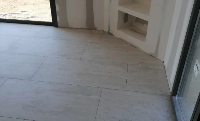 Pose de carrelage au sol chez un particulier à Aimargues, Nîmes, Antho Carreaux