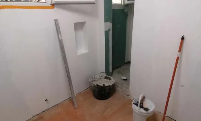 Rénovation du carrelage au sol et pose de faïence dans une salle de bain chez un particulier à Nîmes, Nîmes, Antho Carreaux